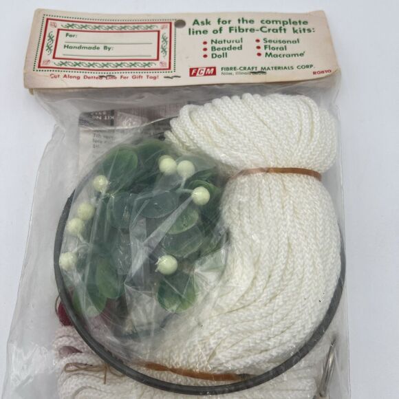 Vintage Fibre-Craft Macramé Mistletoe Bell Kit New in Package NOS - Picture 6 of 8